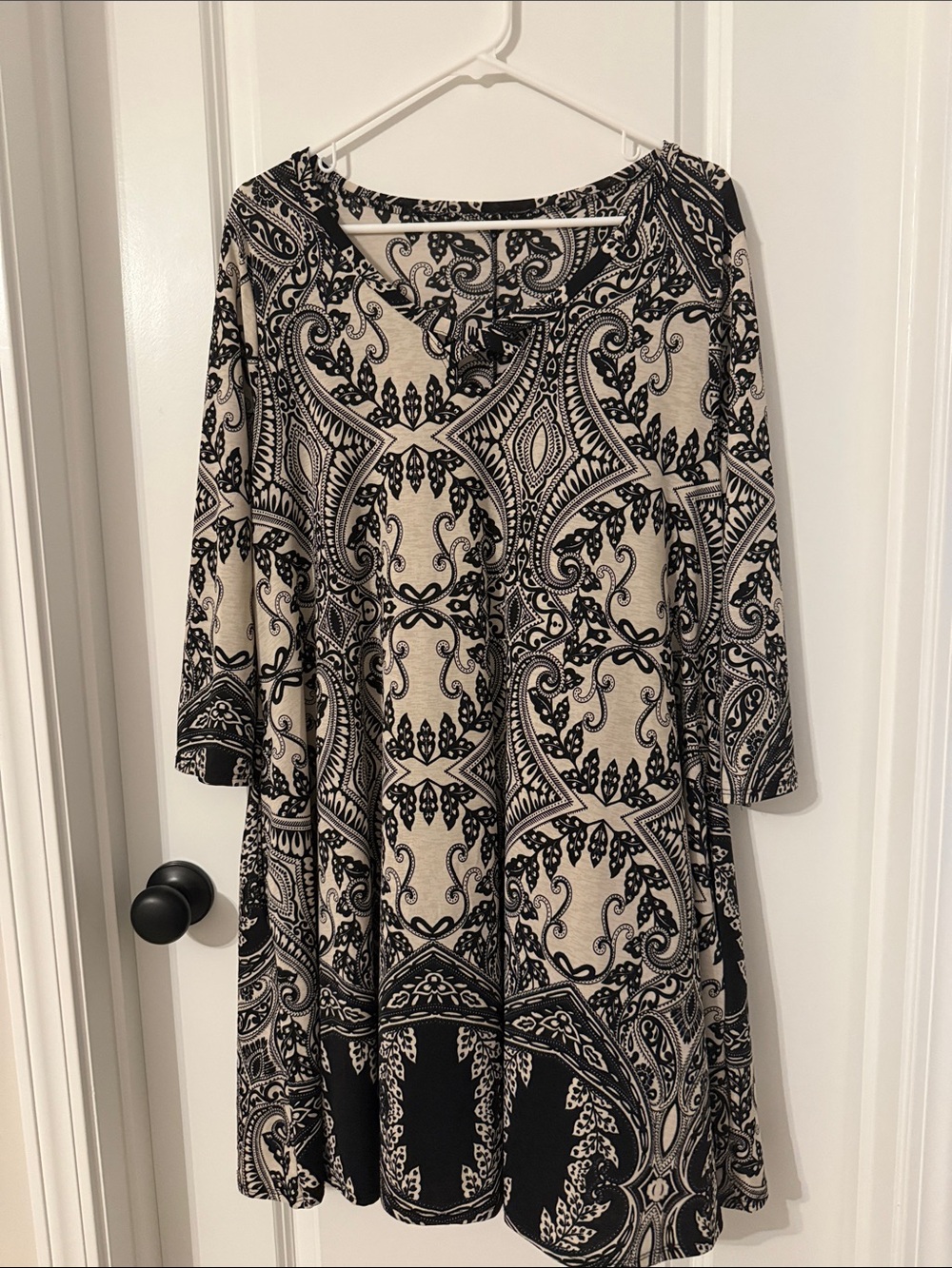 Women's Black and Cream Patterned Swing Top